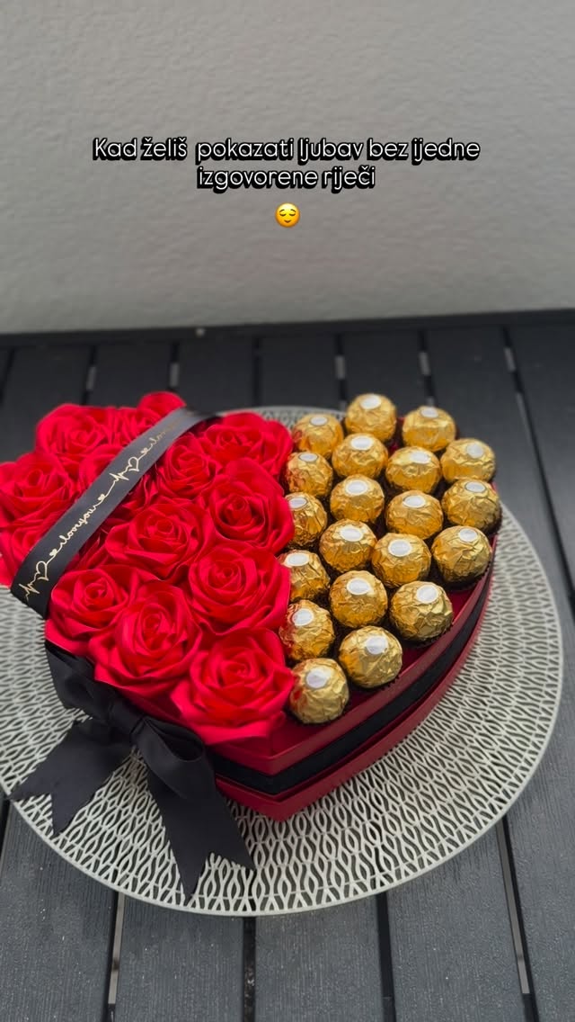 Rosera satenske ruže